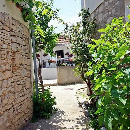 Apartment Nika Supetar